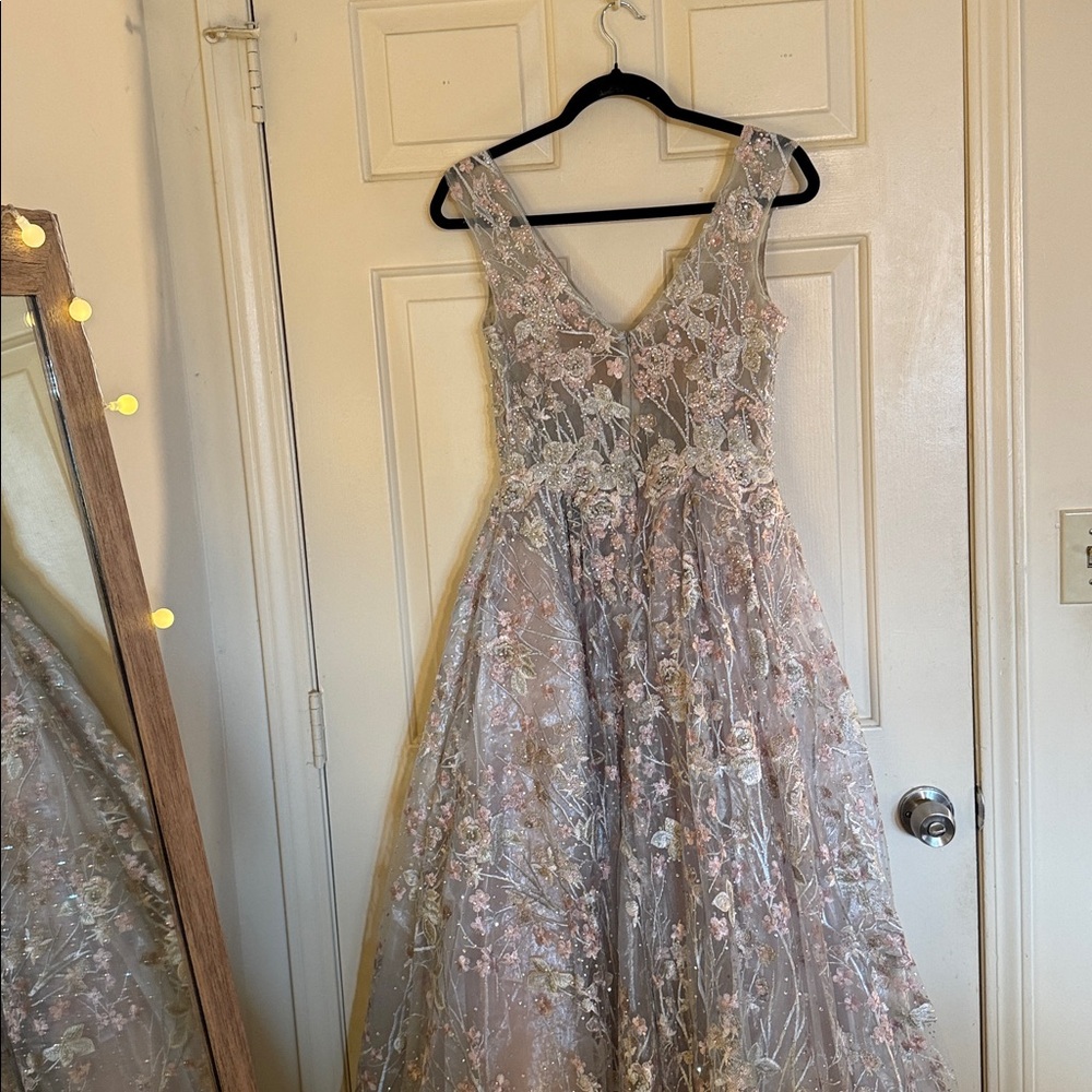MAC DUGGAL
Silver Floral Embroidered Illusion V-Neck Gown - Picture 9 of 12